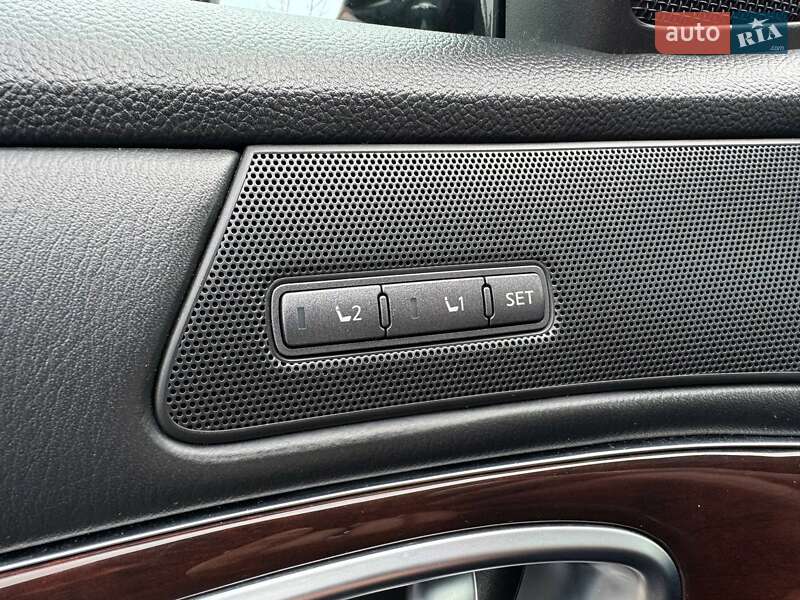 Седан Infiniti Q70 2017 в Києві фото 15 Седан Infiniti Q70 2017 в Києві