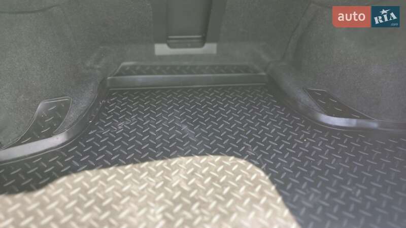 Седан Infiniti Q70 2017 в Киеве фото 17 Седан Infiniti Q70 2017 в Киеве