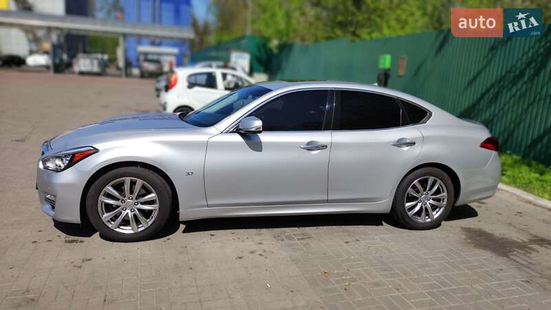 Седан Infiniti Q70 2017 в Киеве фото 23 Седан Infiniti Q70 2017 в Киеве