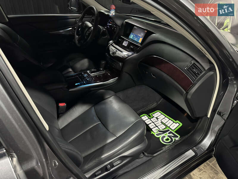 Седан Infiniti Q70 2015 в Одессе