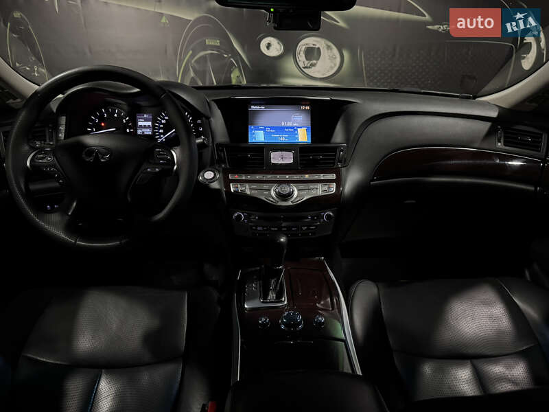 Седан Infiniti Q70 2015 в Одессе