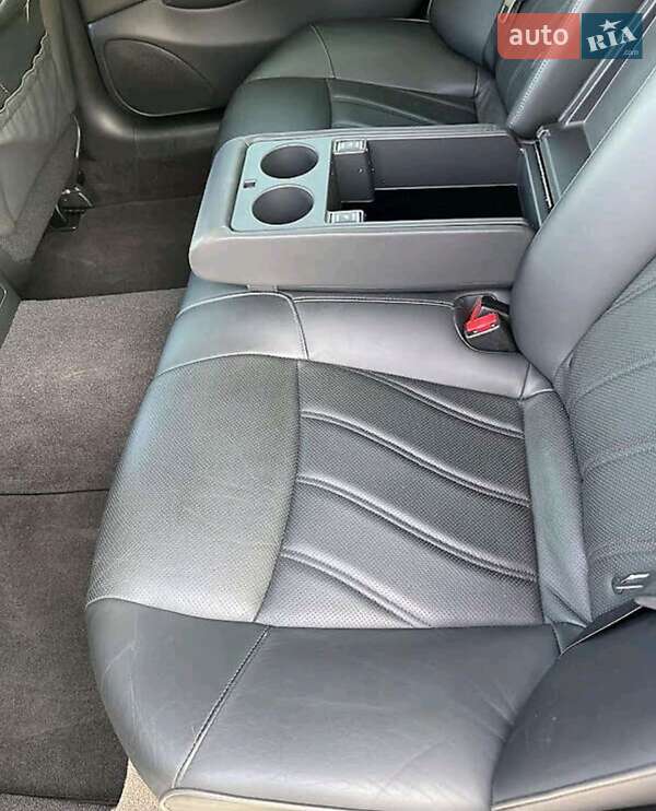 Седан Infiniti Q70 2015 в Києві фото 10 Седан Infiniti Q70 2015 в Києві