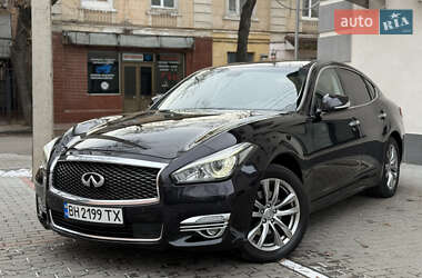 Седан Infiniti Q70 2015 в Могилів-Подільському