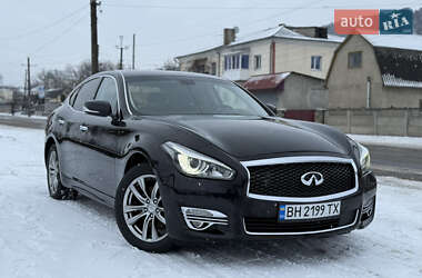Седан Infiniti Q70 2015 в Могилів-Подільському