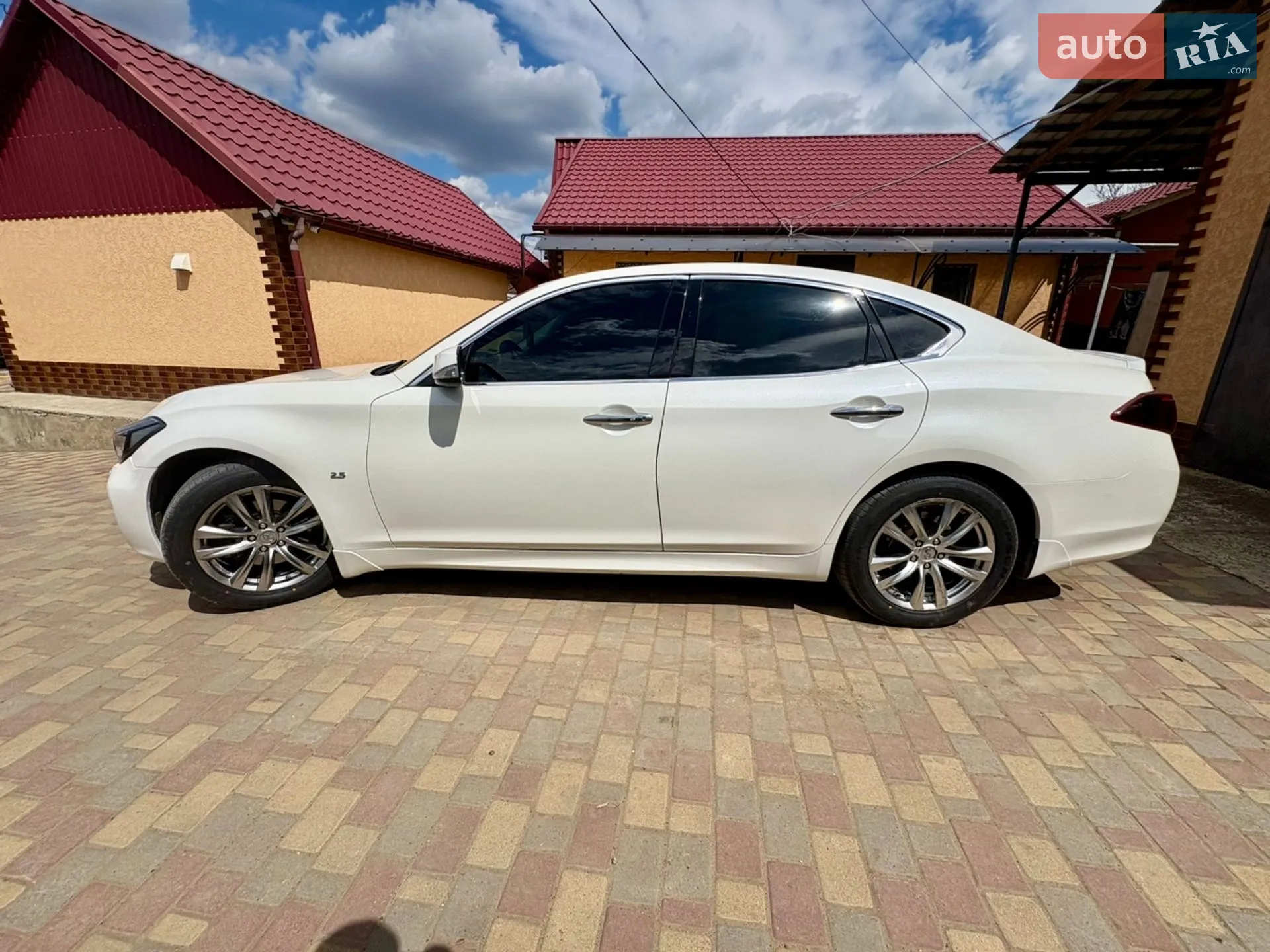 2016 Infiniti Q70 - мініатюра 3