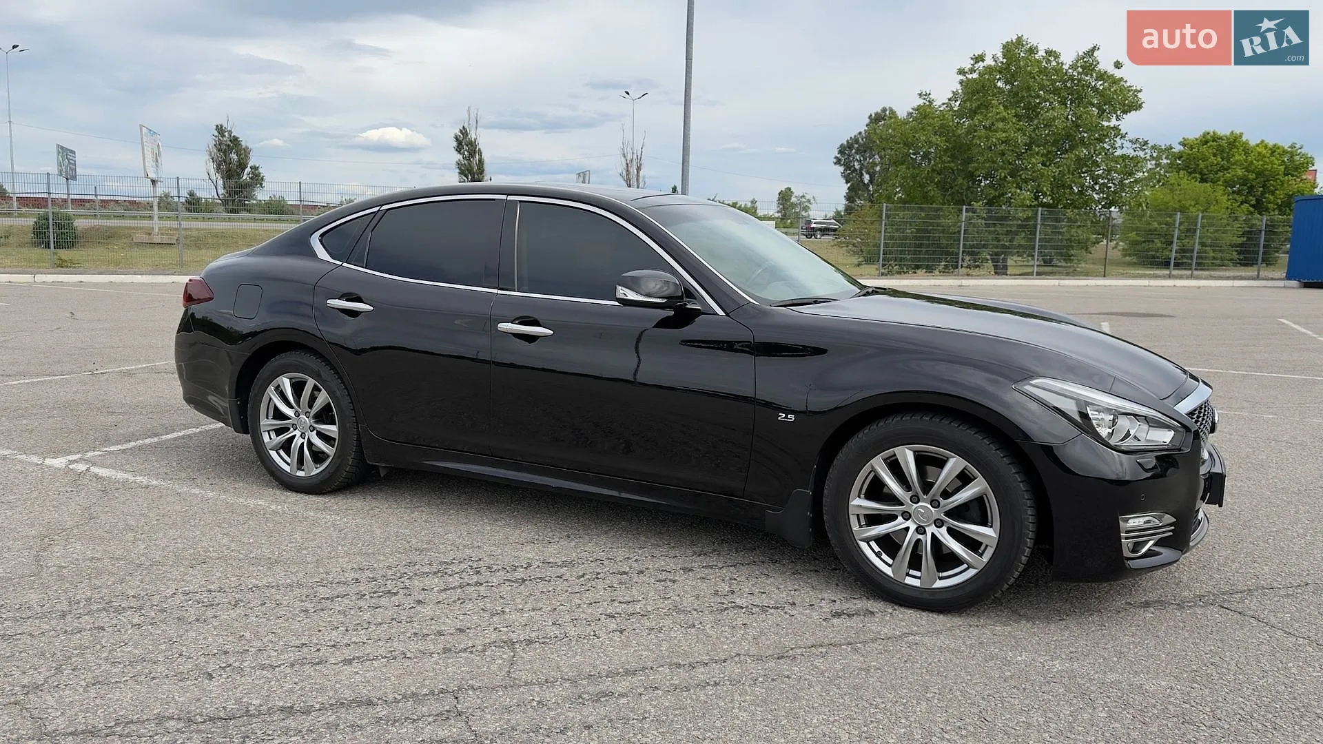 Infiniti Q70 2016