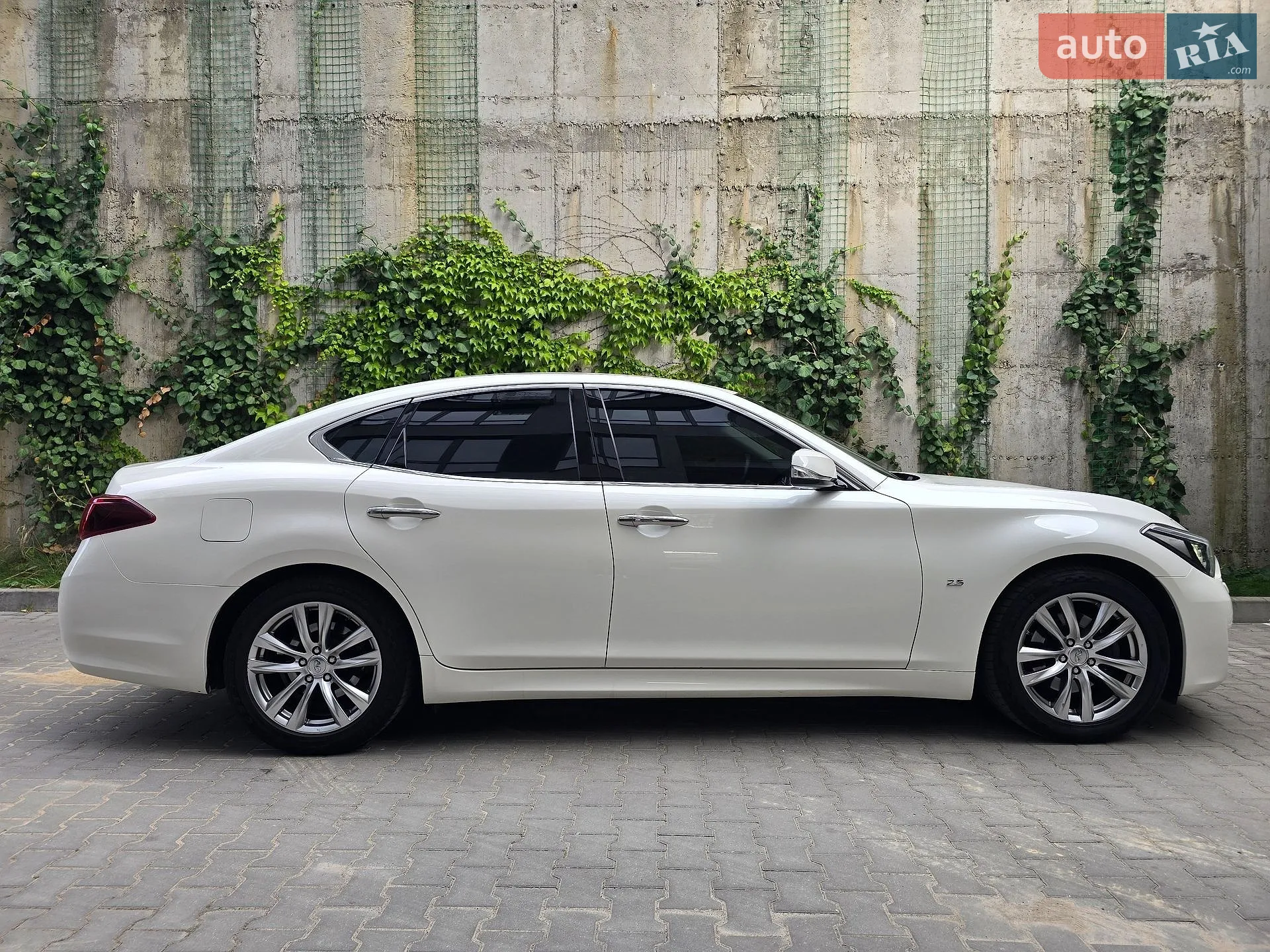 2017 Infiniti Q70 - мініатюра 10