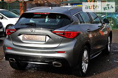 Позашляховик / Кросовер Infiniti QX30 2016 в 