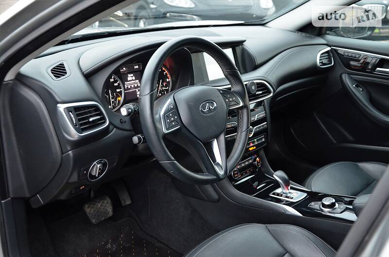 Позашляховик / Кросовер Infiniti QX30 2016 в Києві