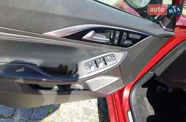 Позашляховик / Кросовер Infiniti QX30 2016 в 