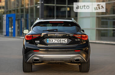Внедорожник / Кроссовер Infiniti QX30 2016 в 