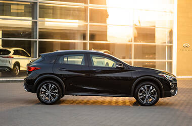 Внедорожник / Кроссовер Infiniti QX30 2016 в 