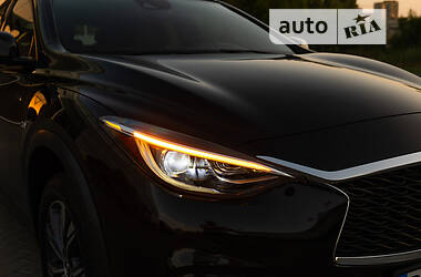 Внедорожник / Кроссовер Infiniti QX30 2016 в 