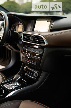 Внедорожник / Кроссовер Infiniti QX30 2016 в 
