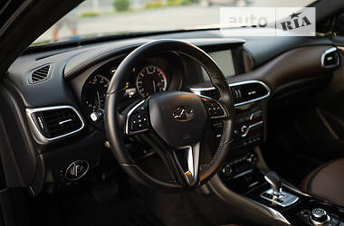 Внедорожник / Кроссовер Infiniti QX30 2016 в 