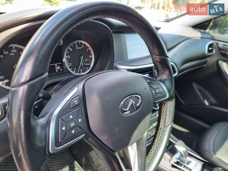 Внедорожник / Кроссовер Infiniti QX30 2016 в Днепре