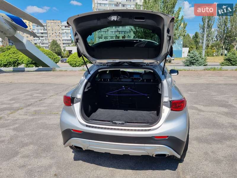 Внедорожник / Кроссовер Infiniti QX30 2016 в Днепре