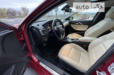 Внедорожник / Кроссовер Infiniti QX30 2016 в 