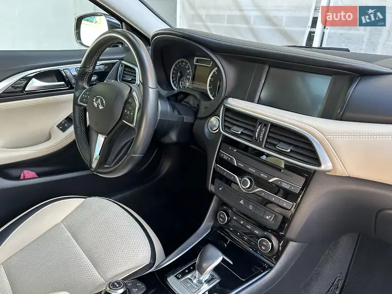 Infiniti QX30