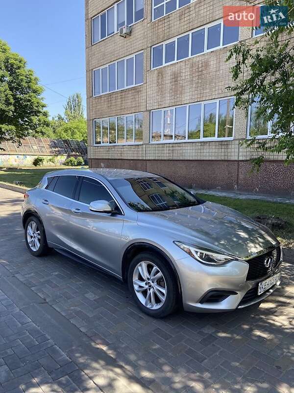 Внедорожник / Кроссовер Infiniti QX30 2016 в Кривом Роге