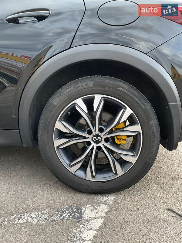 Внедорожник / Кроссовер Infiniti QX30 2016 в Красилове