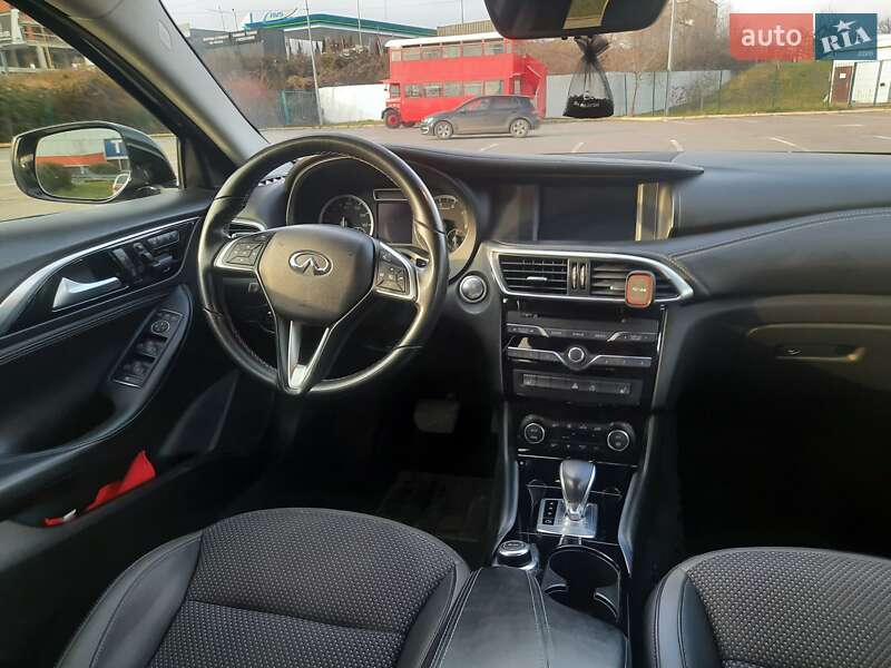 Внедорожник / Кроссовер Infiniti QX30 2018 в Ужгороде