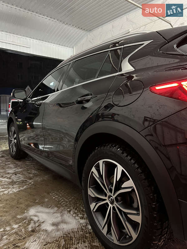 Позашляховик / Кросовер Infiniti QX30 2017 в Могилів-Подільському