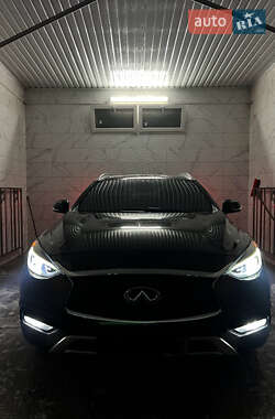 Внедорожник / Кроссовер Infiniti QX30 2017 в 