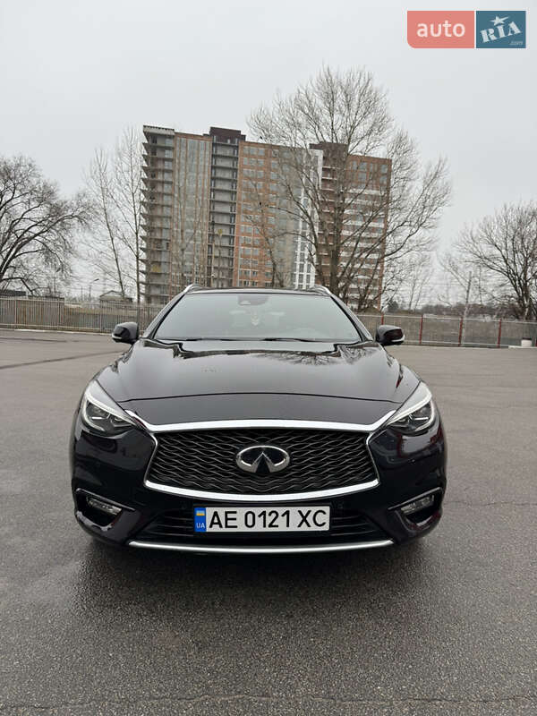 Внедорожник / Кроссовер Infiniti QX30 2016 в 