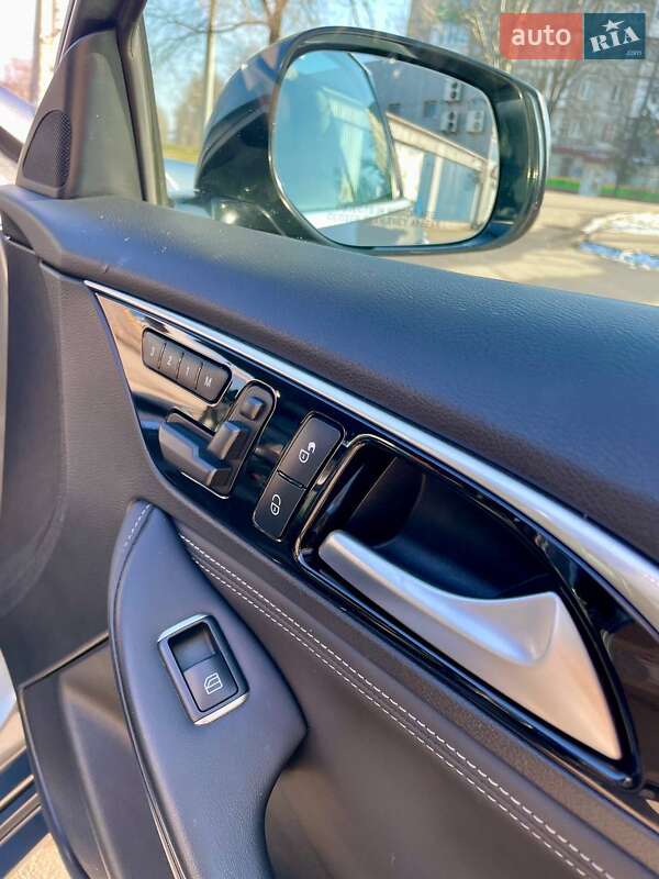 Позашляховик / Кросовер Infiniti QX30 2017 в Дніпрі