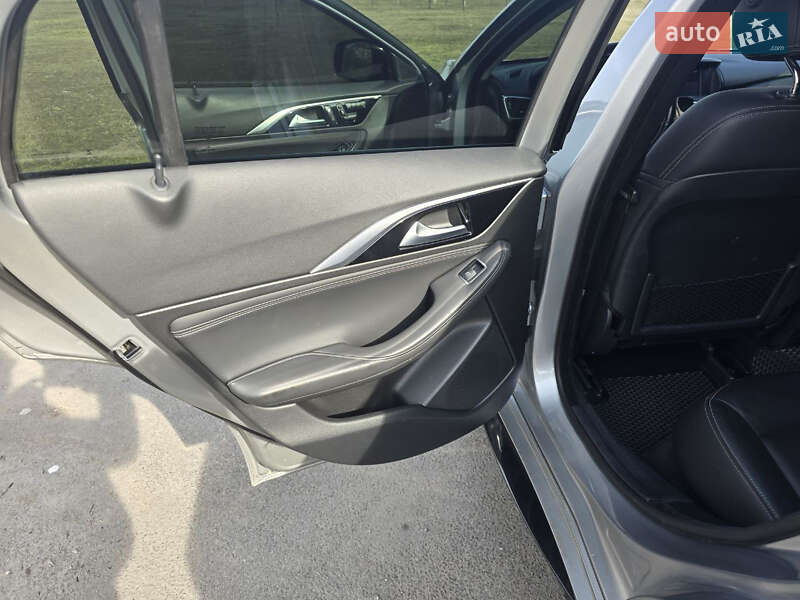 Внедорожник / Кроссовер Infiniti QX30 2016 в Херсоне