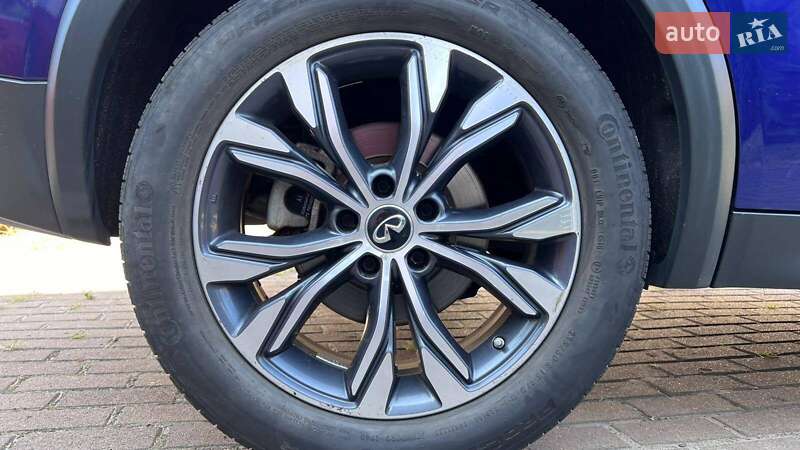 Внедорожник / Кроссовер Infiniti QX30 2016 в Киеве