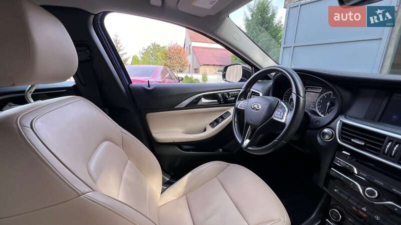 Внедорожник / Кроссовер Infiniti QX30 2016 в Киеве