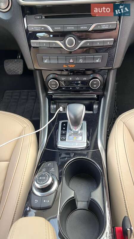 Внедорожник / Кроссовер Infiniti QX30 2016 в Киеве