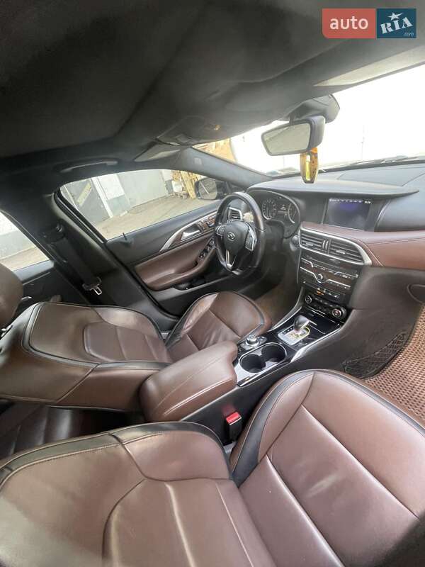 Внедорожник / Кроссовер Infiniti QX30 2016 в Львове фото 2 Внедорожник / Кроссовер Infiniti QX30 2016 в Львове
