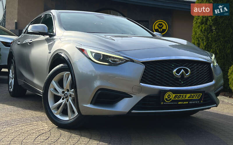 Позашляховик / Кросовер Infiniti QX30 2016 в 