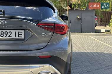 Внедорожник / Кроссовер Infiniti QX30 2016 в 