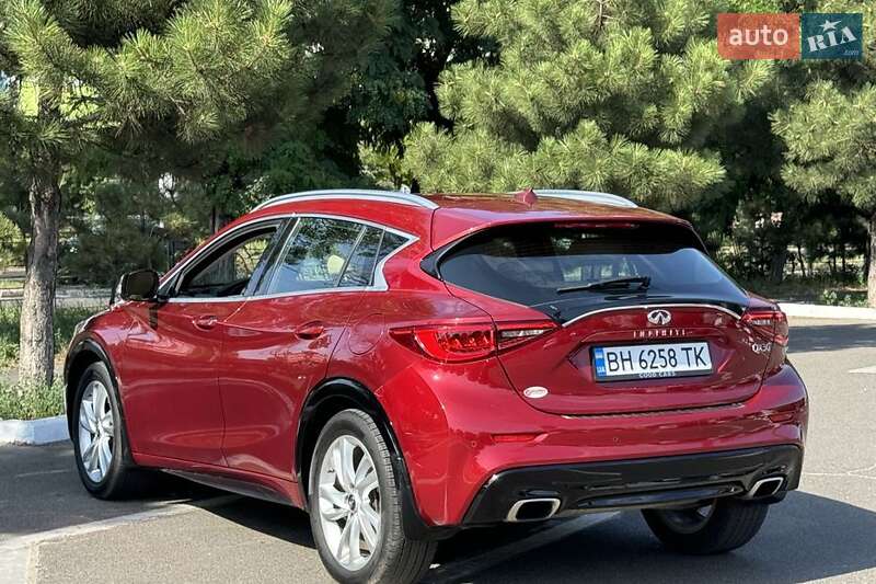 Внедорожник / Кроссовер Infiniti QX30 2016 в Львове