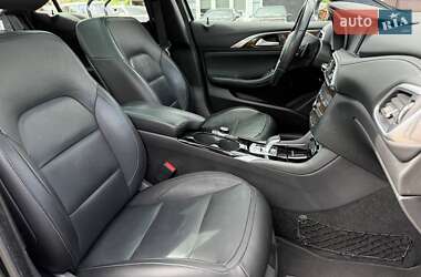 Внедорожник / Кроссовер Infiniti QX30 2016 в 