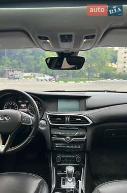 Внедорожник / Кроссовер Infiniti QX30 2016 в 
