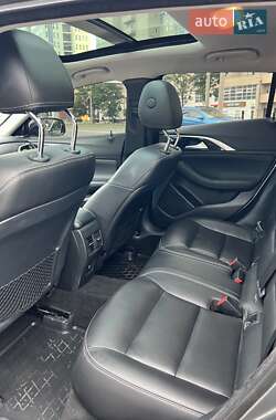 Внедорожник / Кроссовер Infiniti QX30 2016 в 