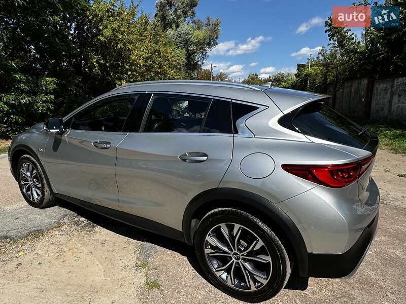 Внедорожник / Кроссовер Infiniti QX30 2016 в Киеве