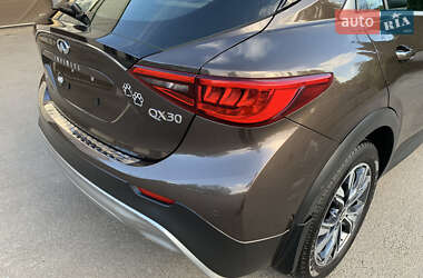Позашляховик / Кросовер Infiniti QX30 2018 в 