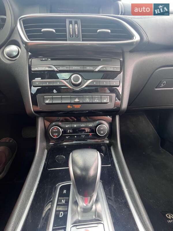 Позашляховик / Кросовер Infiniti QX30 2016 в Дніпрі