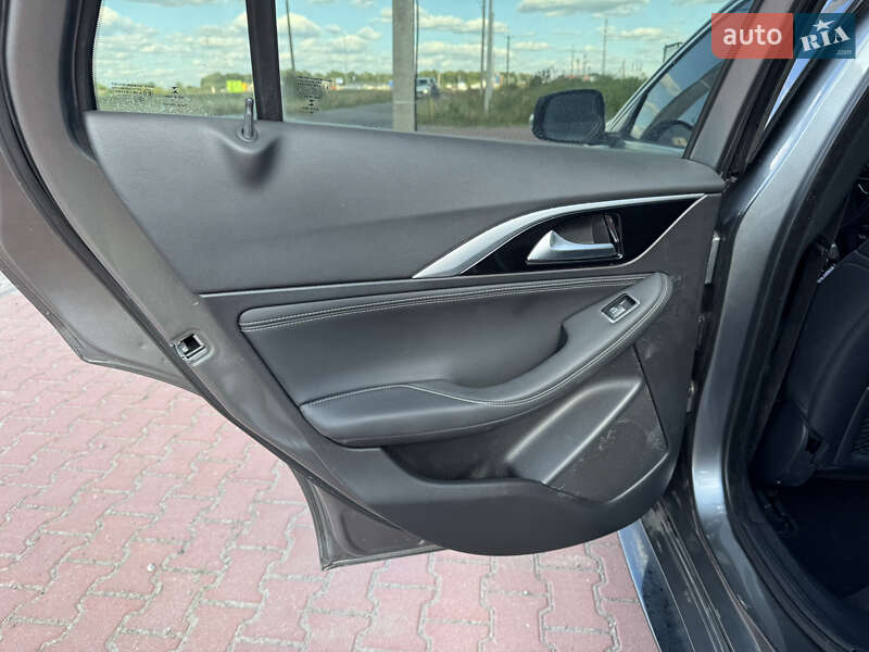 Внедорожник / Кроссовер Infiniti QX30 2016 в Ровно