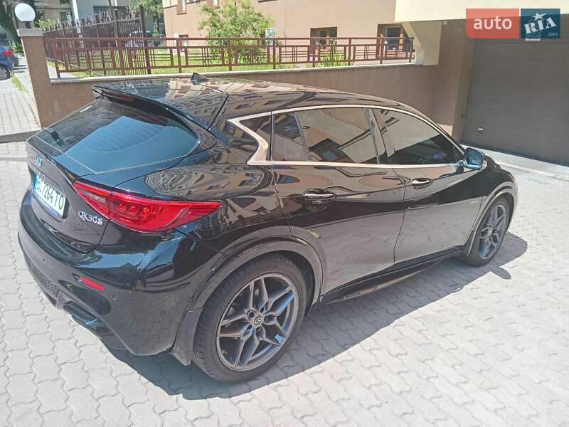 Внедорожник / Кроссовер Infiniti QX30 2016 в Львове