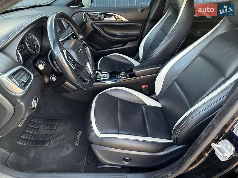 Внедорожник / Кроссовер Infiniti QX30 2016 в Киеве