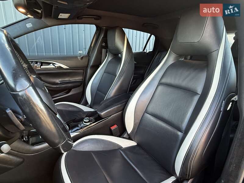 Внедорожник / Кроссовер Infiniti QX30 2016 в Киеве