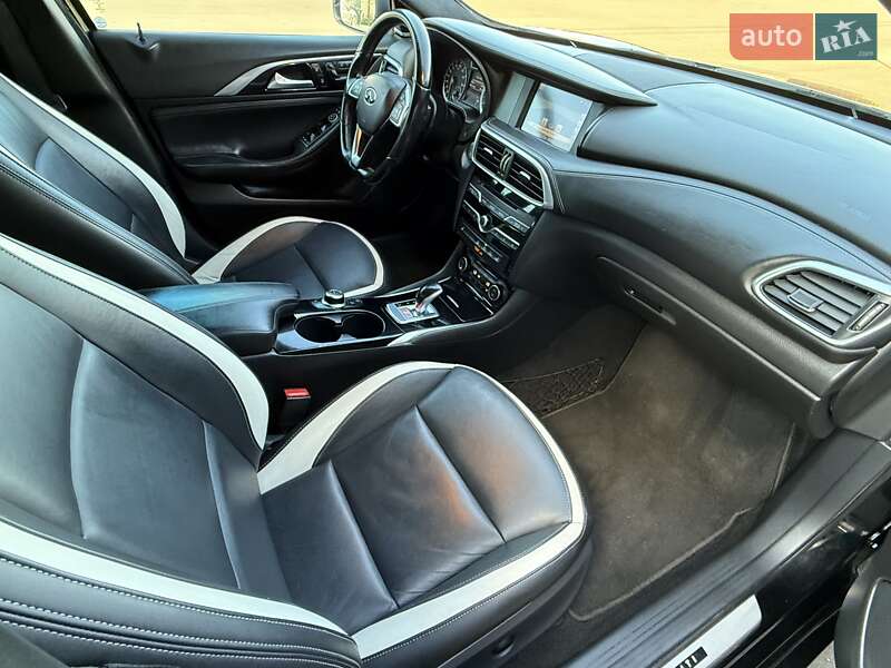 Внедорожник / Кроссовер Infiniti QX30 2016 в Киеве