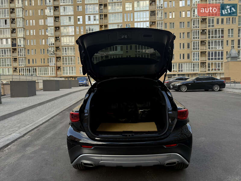 Внедорожник / Кроссовер Infiniti QX30 2016 в Харькове